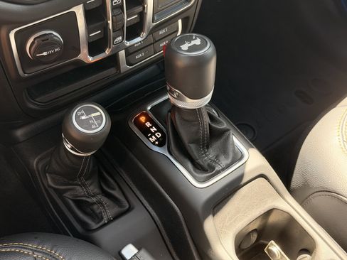 Used 2025 Jeep Wrangler Unlimited Sahara AWD/4WD image 26