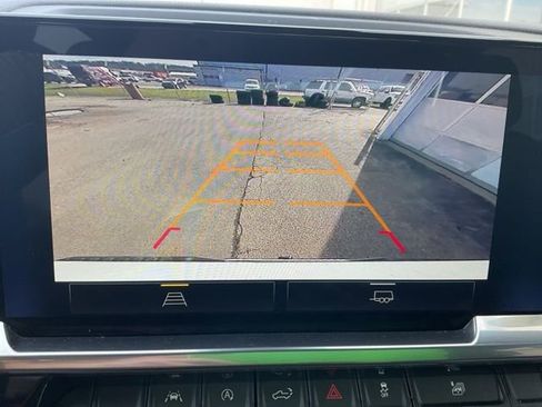 Used 2023 Chevrolet Silverado 1500 LT image 2