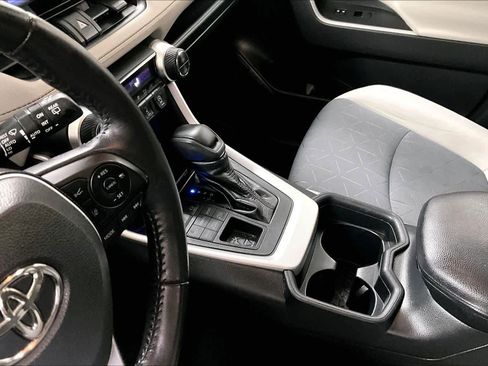 Used 2020 Toyota RAV4 XLE w/ Convenience Package image 16