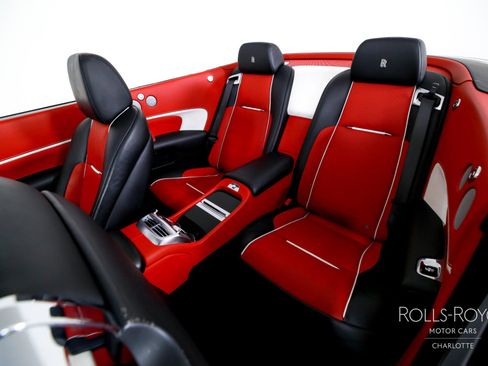Used 2019 Rolls-Royce Dawn image 17