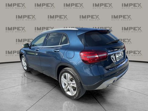 Used 2020 Mercedes-Benz GLA 250 4MATIC w/ Premium Package image 3