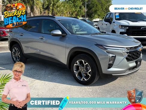 Used 2025 Chevrolet Trax LT w/ LT Convenience Package FWD image 9