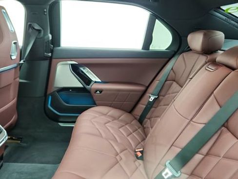 Used 2023 BMW 760i xDrive AWD/4WD image 28