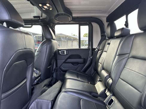 Used 2021 Jeep Gladiator Overland AWD/4WD image 23