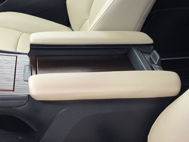 Certified 2023 Toyota Sienna XLE FWD image 9