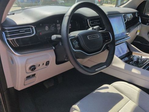 Used 2023 Jeep Grand Wagoneer L Series II w/ Premium Group II AWD/4WD image 12