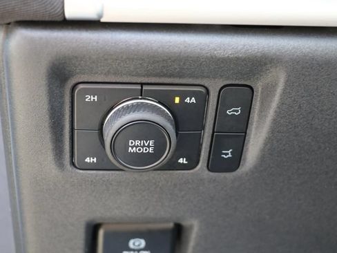Used 2025 Ford Expedition Active AWD/4WD image 31