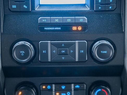 Used 2020 Ford F250 XL w/ STX Appearance Package image 28