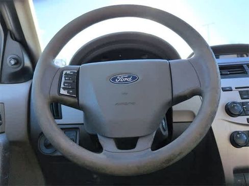 Used 2010 Ford Focus SE image 21