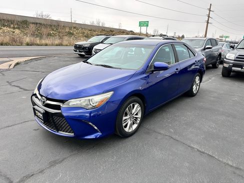 Used 2016 Toyota Camry SE image 2