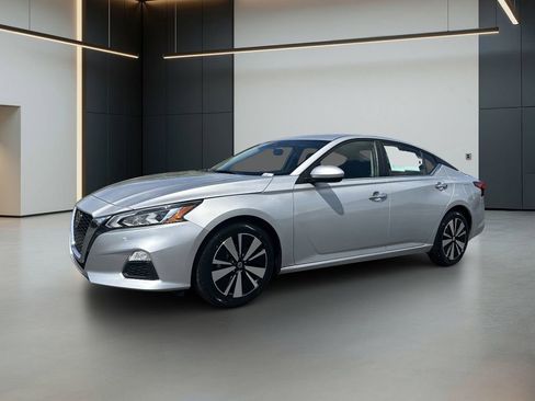 Used 2022 Nissan Altima 2.5 SV FWD image 1