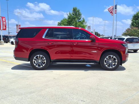 Used 2025 Chevrolet Tahoe LS RWD image 4