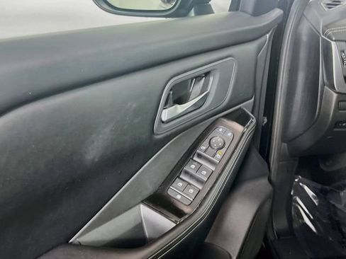 Used 2025 Nissan Rogue SV FWD image 16
