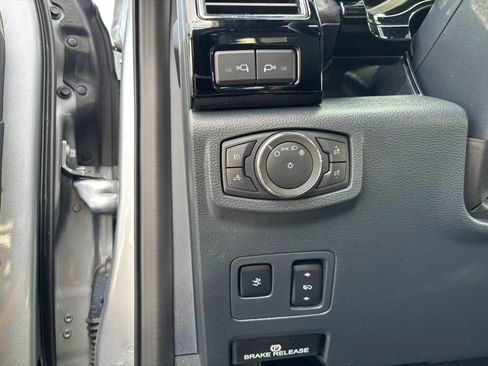 Used 2022 Ford F250 Lariat w/ Black Appearance Package image 13