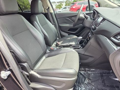Used 2021 Buick Encore Preferred AWD/4WD image 14