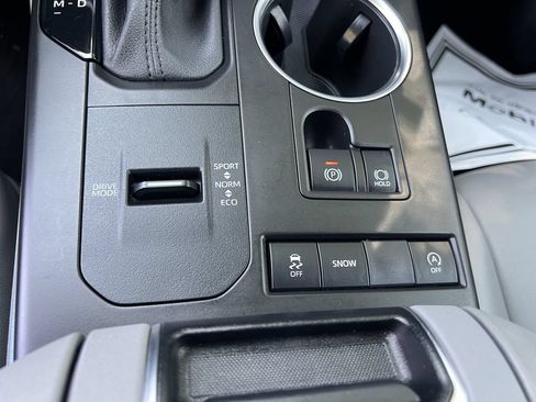 Used 2021 Toyota Highlander XLE FWD image 17