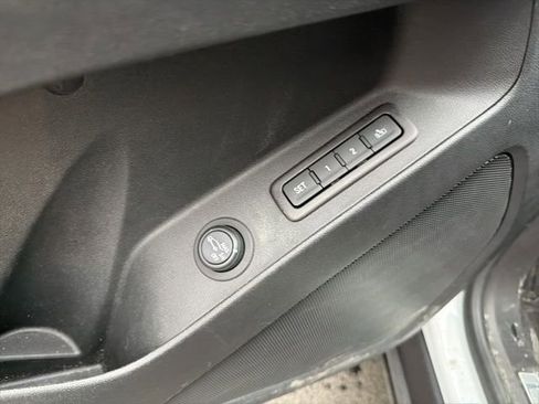 Used 2022 Chevrolet Equinox Premier image 20