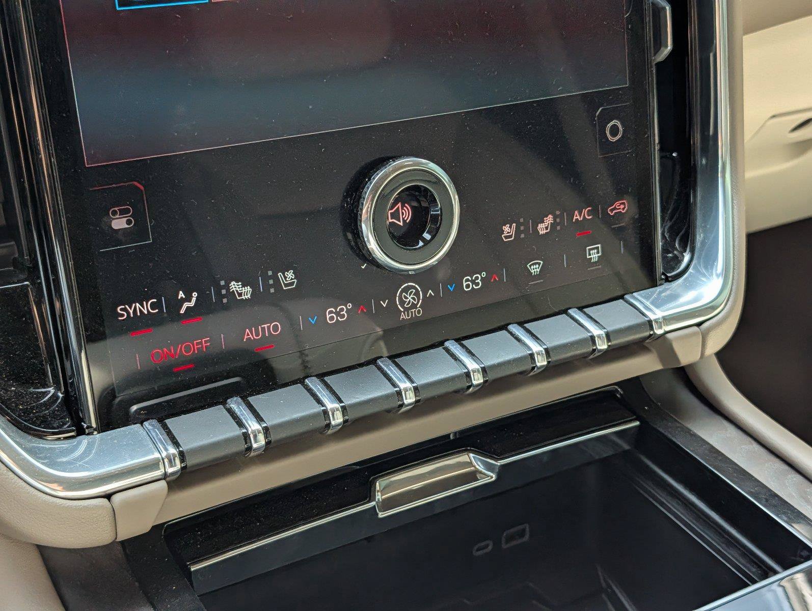 Used 2025 GMC Yukon Denali RWD image 18