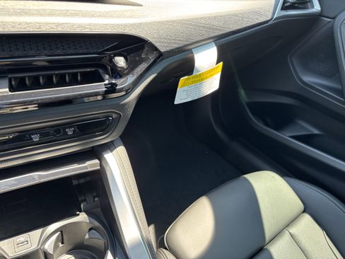 Used 2025 BMW 230i Coupe w/ M Sport Package image 17