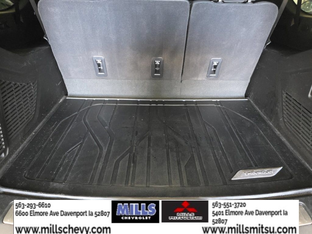 Used 2025 Chevrolet Suburban RST w/ Comfort Package AWD/4WD image 17