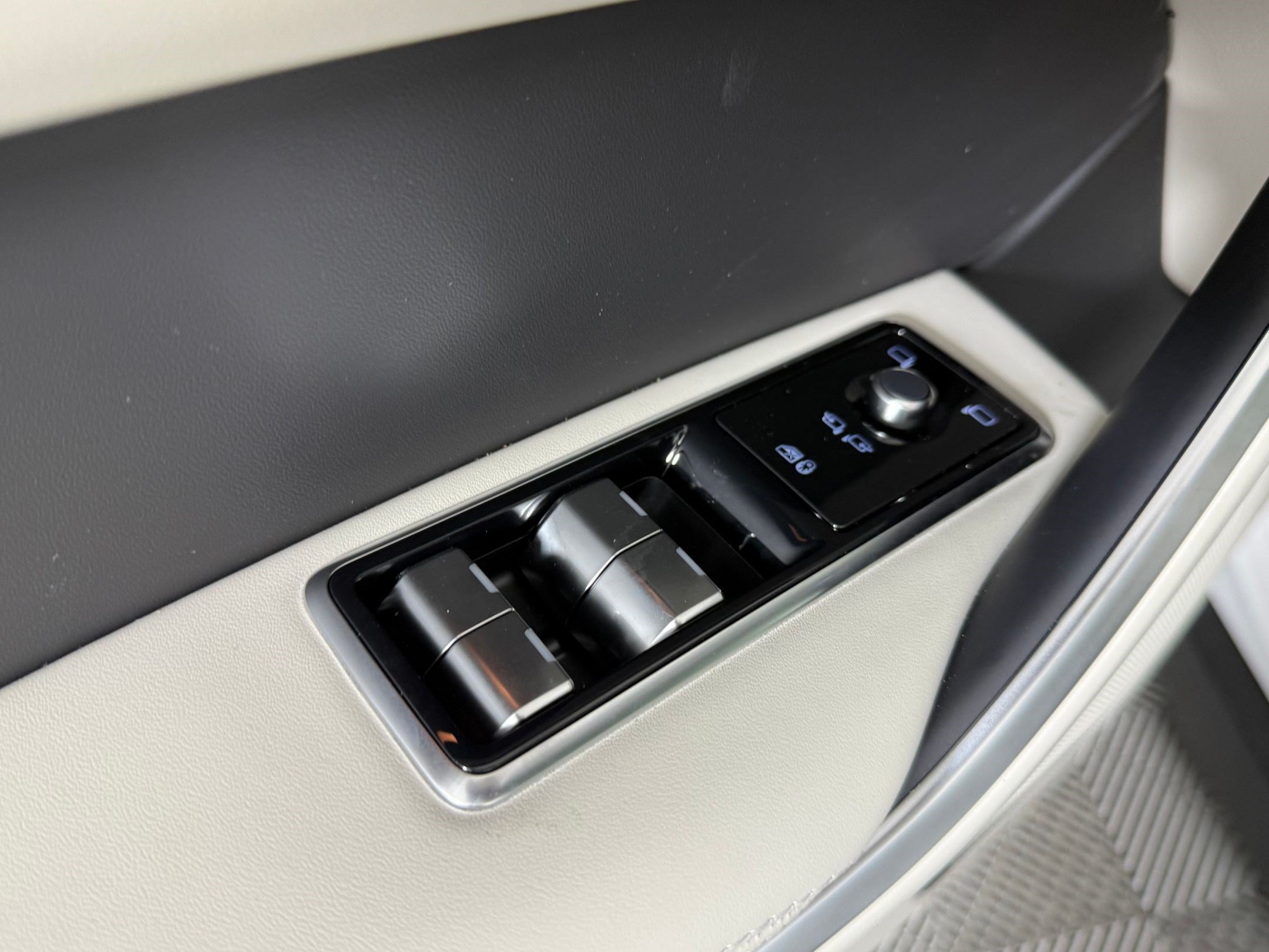 New 2026 Jaguar F-PACE R-Dynamic S AWD/4WD image 13