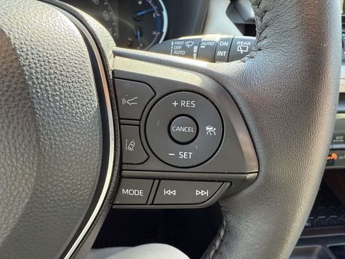 Used 2020 Toyota RAV4 Limited image 21