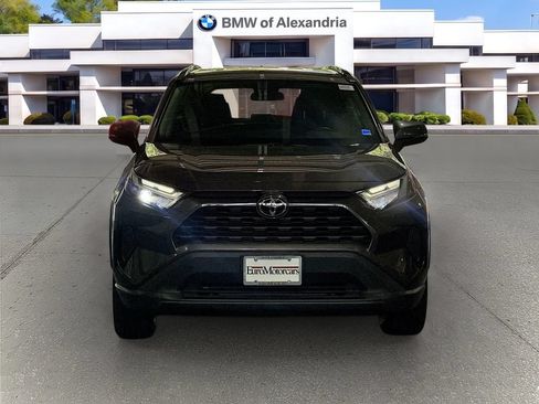 Used 2022 Toyota RAV4 XLE AWD/4WD image 2