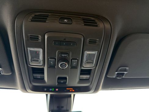 Used 2021 GMC Yukon Denali w/ Denali Premium Package image 23