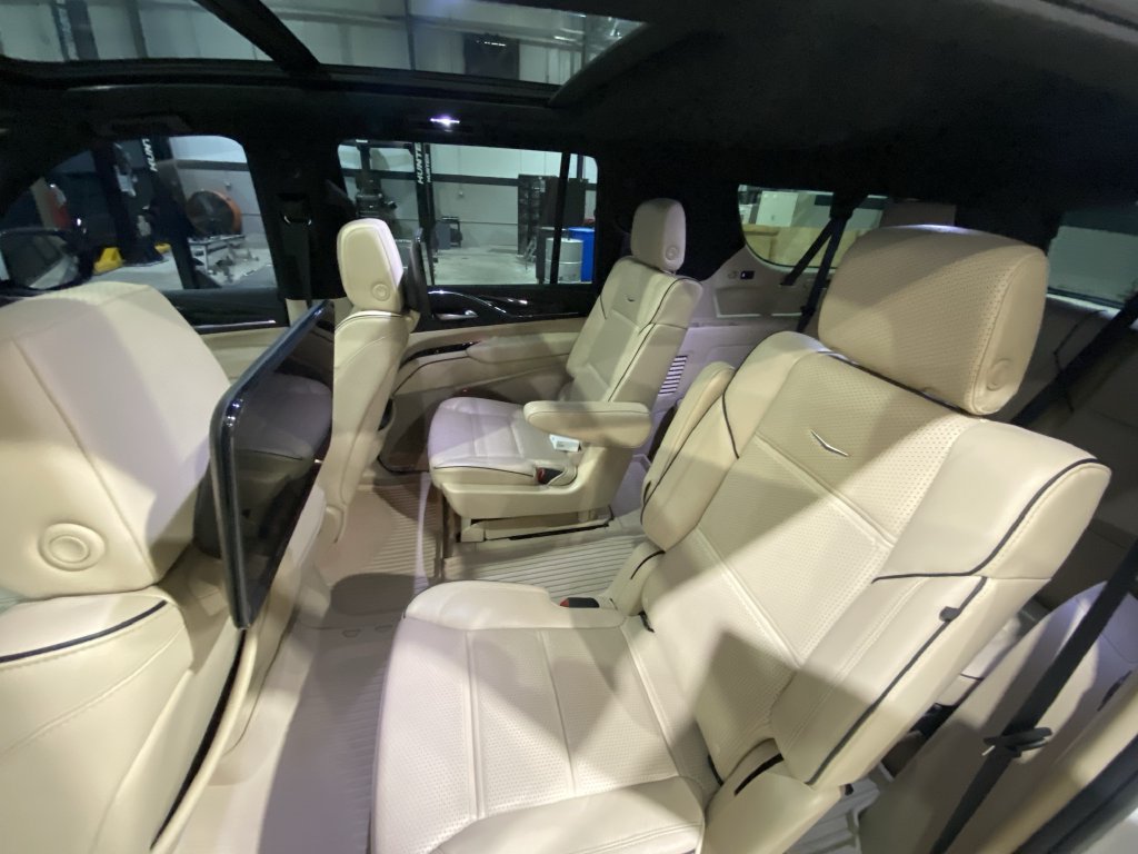 Used 2023 Cadillac Escalade ESV Premium Luxury AWD/4WD image 13