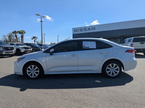 Used 2023 Toyota Corolla LE image 7