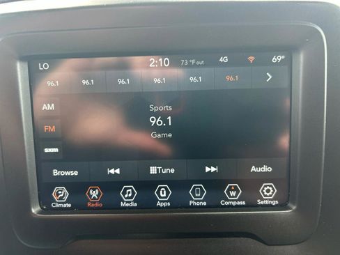 Used 2021 Jeep Renegade Latitude AWD/4WD image 12