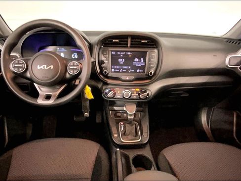 Used 2025 Kia Soul LX w/ LX Technology Package FWD image 15