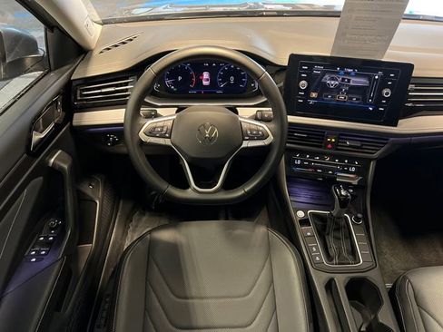 Certified 2025 Volkswagen Jetta SEL FWD image 18