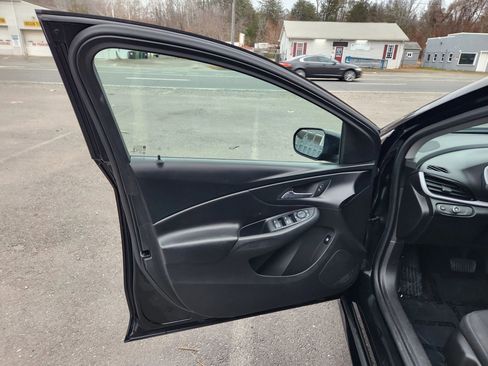 Used 2017 Chevrolet Volt LT w/ Comfort Package image 19