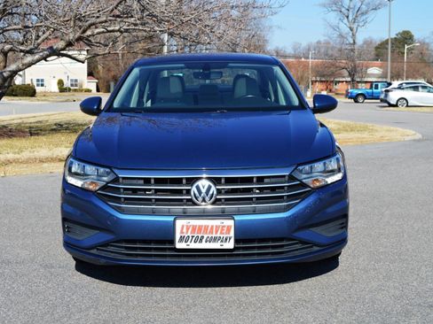 Used 2019 Volkswagen Jetta SE w/ Cold Weather Package image 19