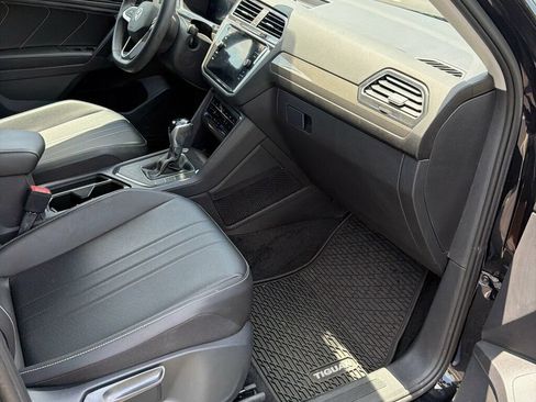 Used 2022 Volkswagen Tiguan SE FWD image 12