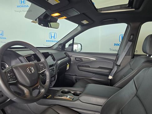 Used 2025 Honda Passport EX-L image 12
