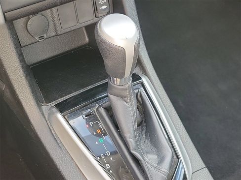 Used 2018 Toyota Corolla LE image 27