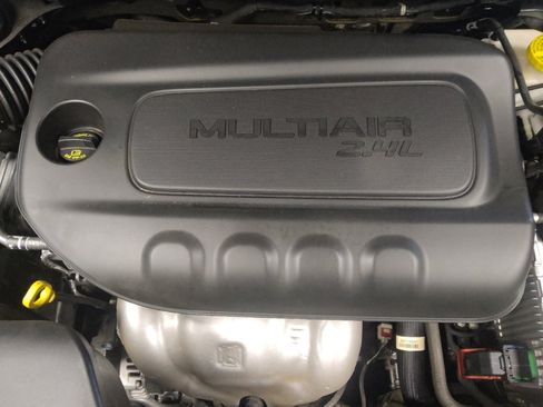 Used 2020 Jeep Cherokee Latitude Plus w/ Comfort/Convenience Group FWD image 30