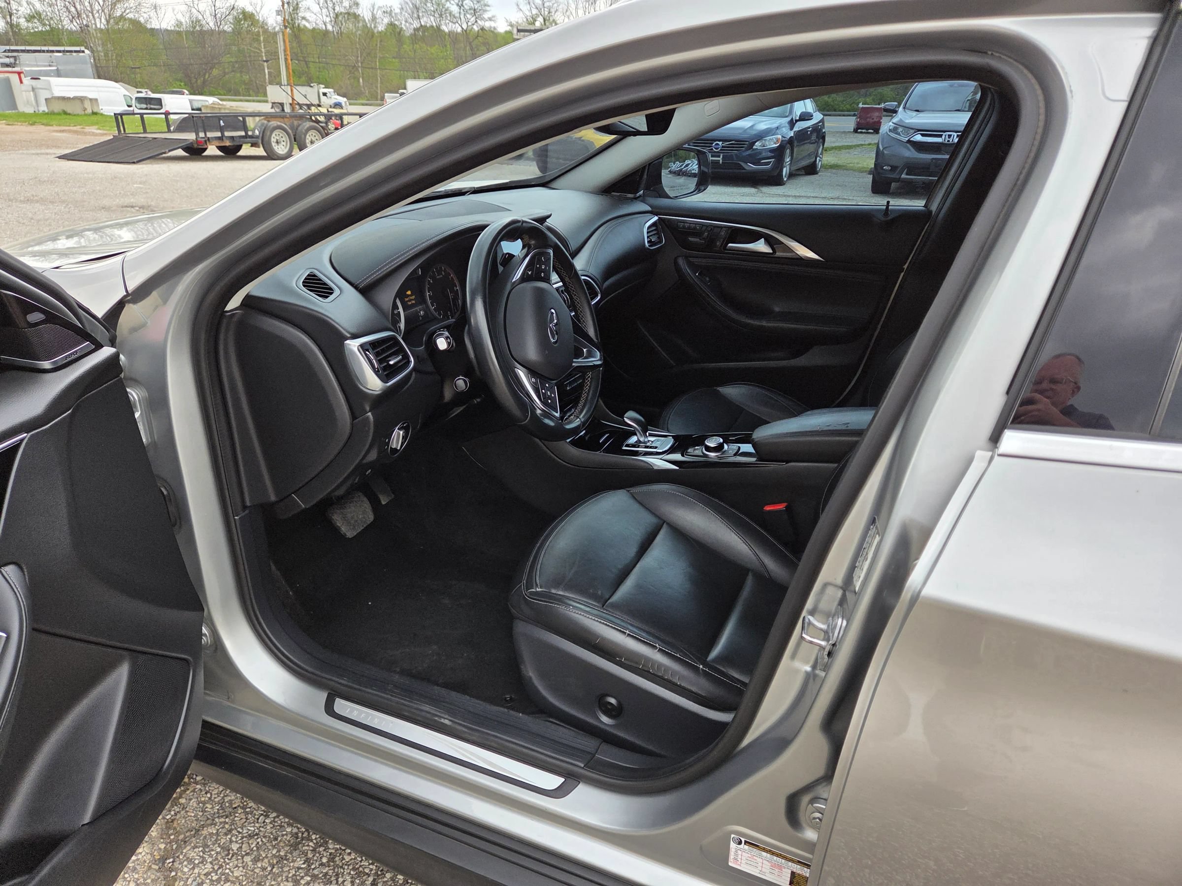 Used 2018 INFINITI QX30 AWD image 11