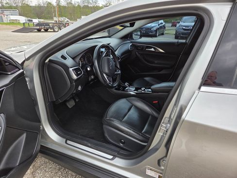 Used 2018 INFINITI QX30 AWD image 11