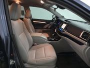 Used 2018 Toyota Highlander Plus FWD image 8