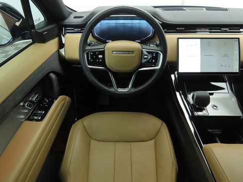 Used 2025 Land Rover Range Rover Sport SE image 10