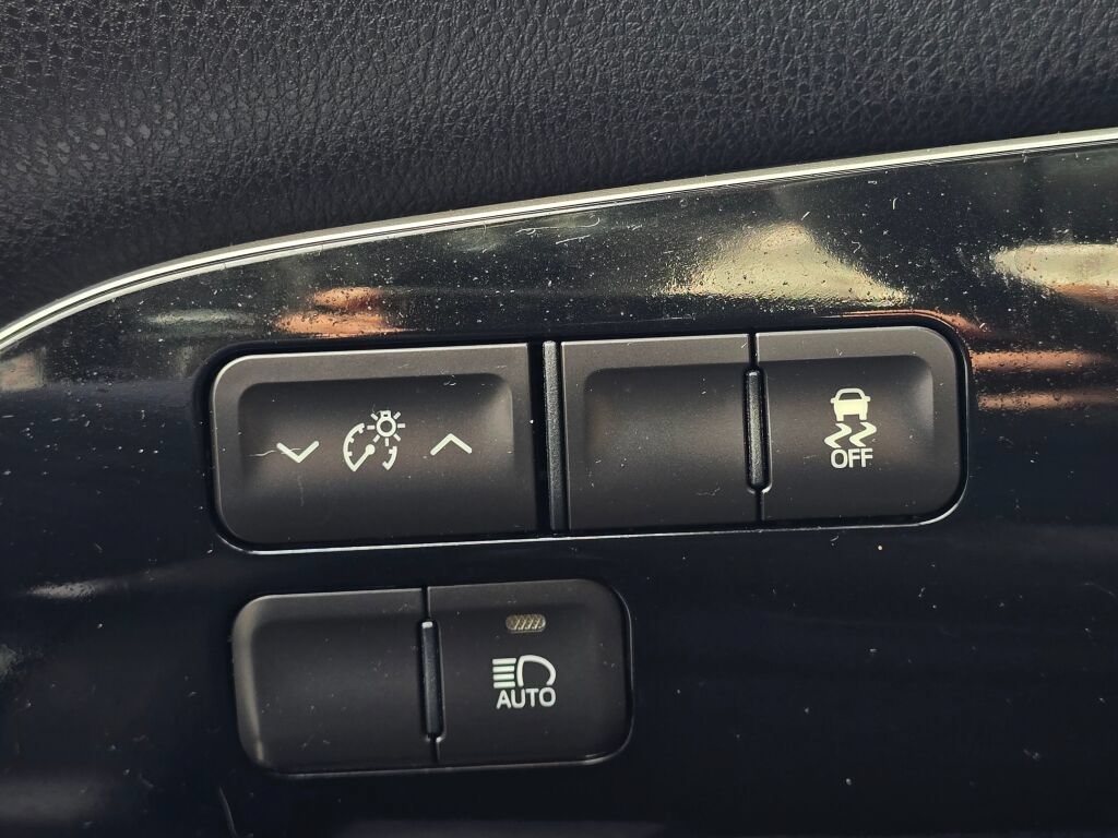 Used 2017 Toyota Prius Two FWD image 20