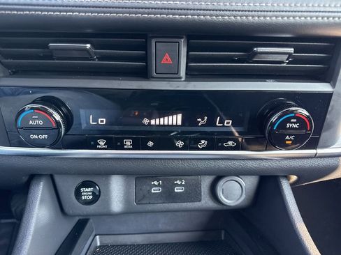 Used 2025 Nissan Rogue SV image 19