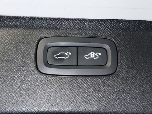 Used 2025 Volvo XC90 B6 Plus AWD/4WD image 18