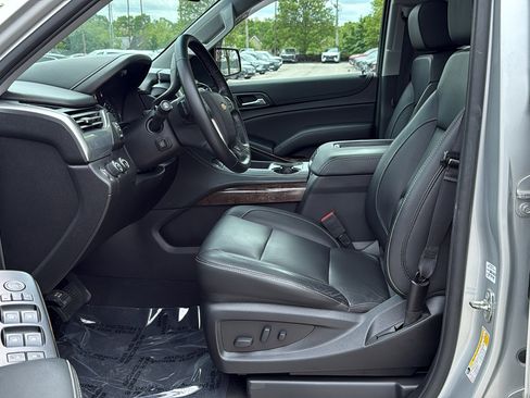 Used 2019 Chevrolet Suburban LT AWD/4WD image 8