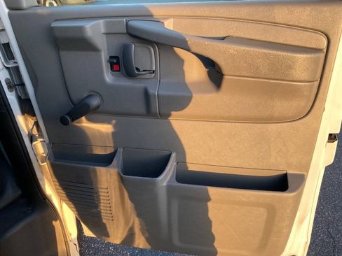 Used 2012 Chevrolet Express 2500 RWD image 23