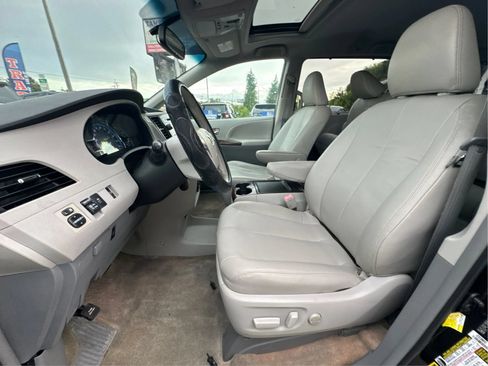 Used 2012 Toyota Sienna XLE FWD image 9