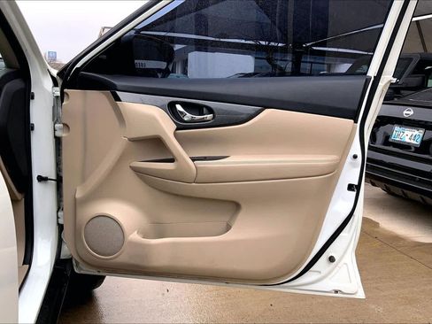 Used 2015 Nissan Rogue SL w/ SL Premium Package image 22